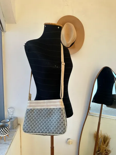 Bolsa feminina Victor Hugo monograma