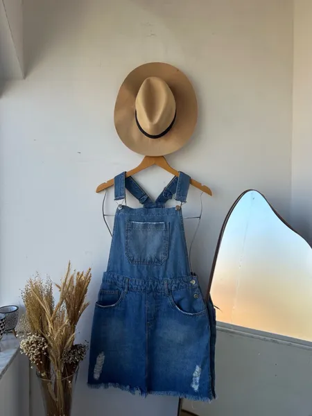 Jardineira jeans feminina tam 40