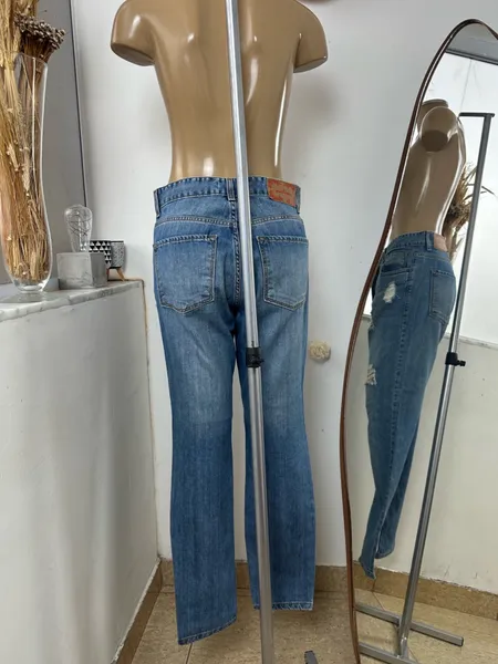 Calça jeans destroyed tam 38