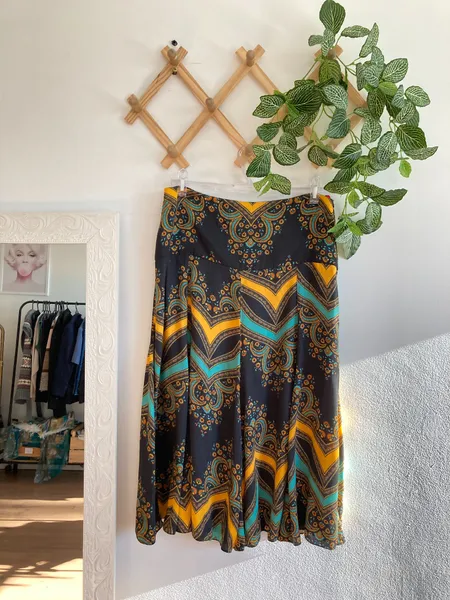 saia midi estampada