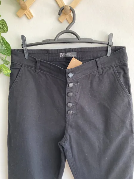 Calça preta em sarja