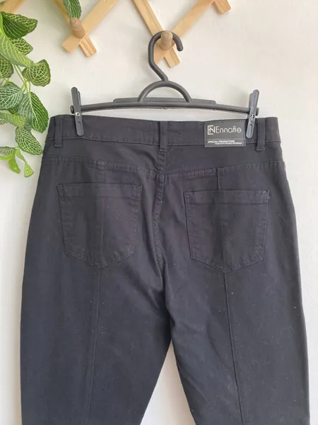 Calça preta em sarja