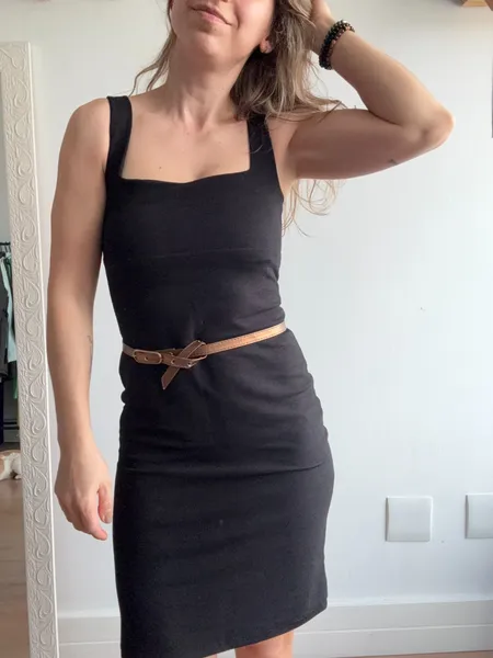 vestido preto regata