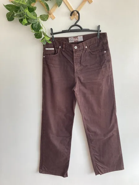 Calça marrom em sarja