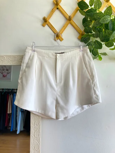 Short branco alfaiataria