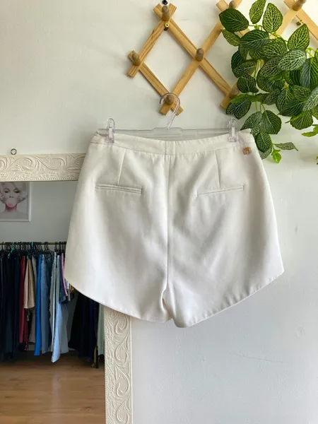 Short branco alfaiataria