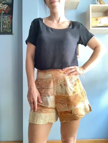 Short caramelo com linho