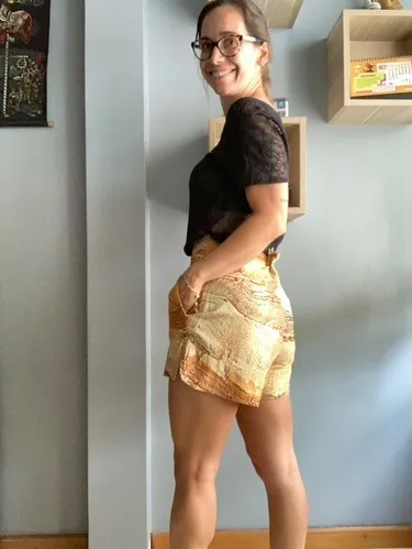 Short caramelo com linho