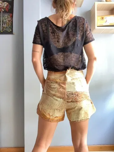 Short caramelo com linho