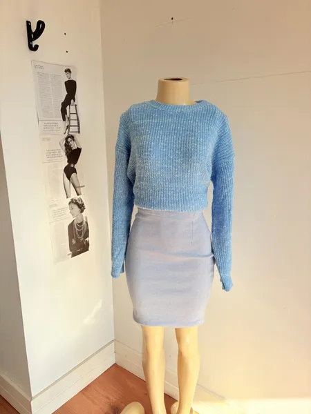 Saia azul e branco