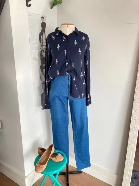 Camisa azul estampa bailarinas