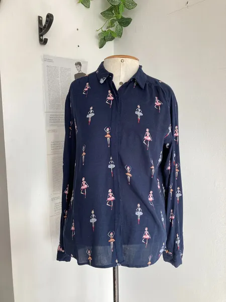 Camisa azul estampa bailarinas