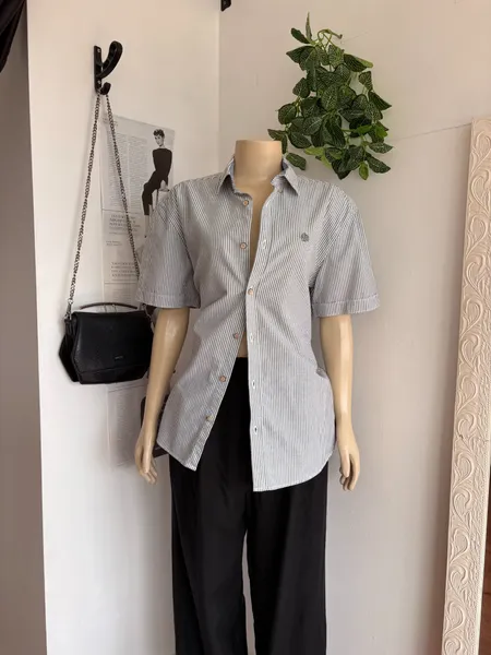 Camisa listrada azul e branco