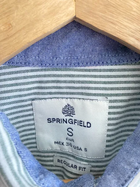 Camisa listrada azul e branco