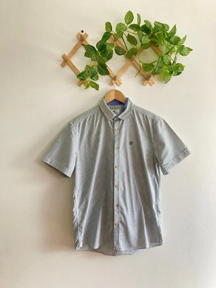 Camisa listrada azul e branco
