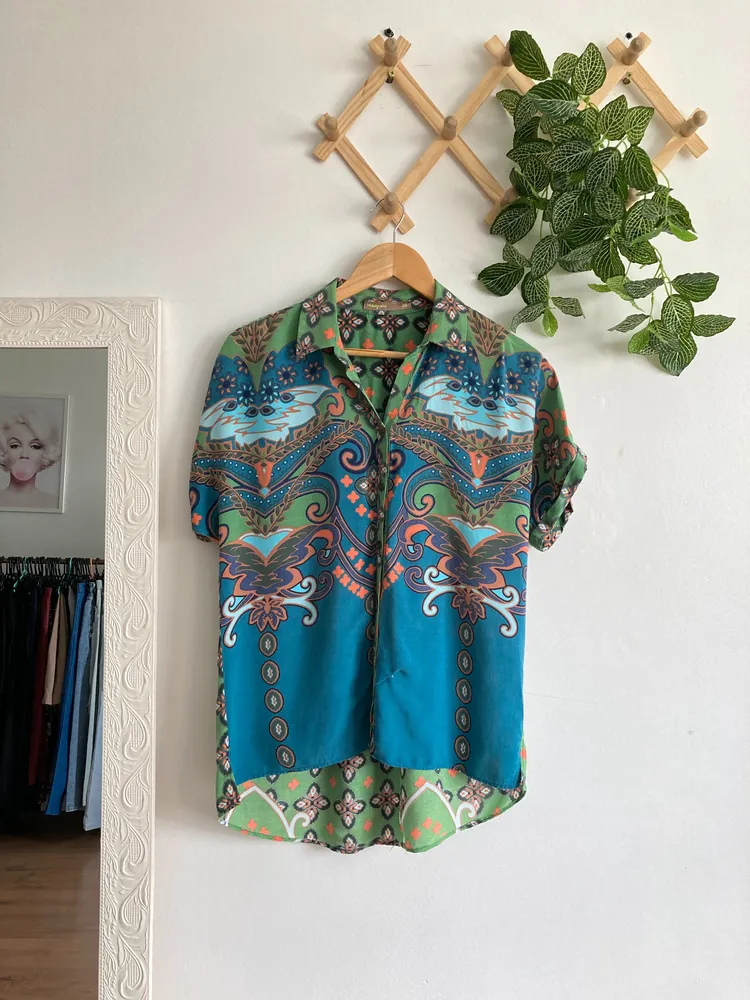 Camisa estampada diferentona