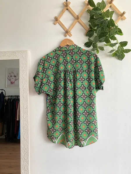 Camisa estampada diferentona