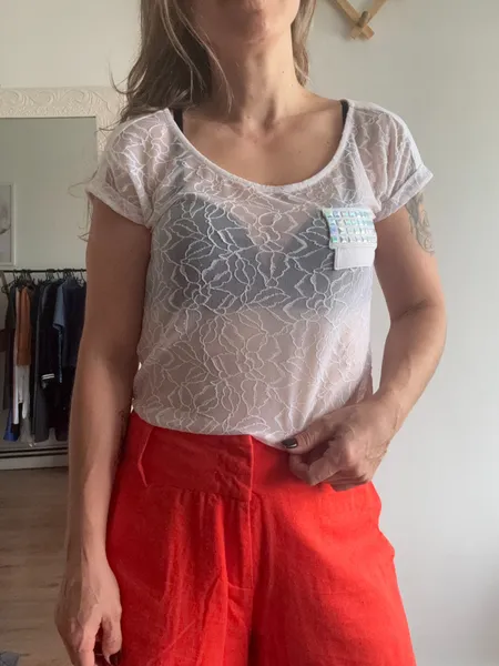 T-shirt branca transparente