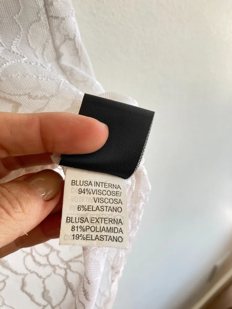 T-shirt branca transparente