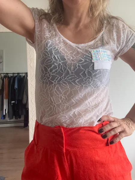 T-shirt branca transparente