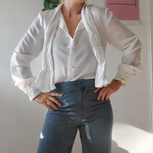Camisa branca em cetim