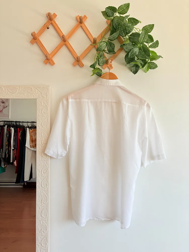 Camisa branca lisa em algodão