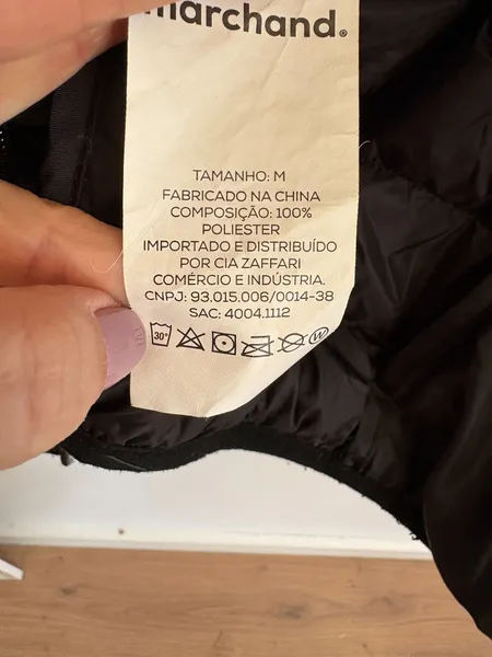 Casaco preto corta vento