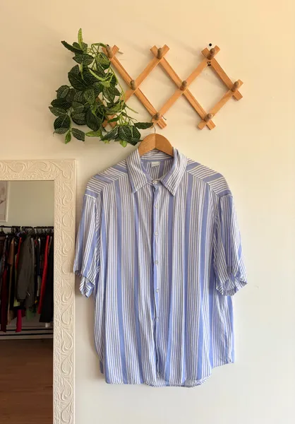 Camisa listrada azul e branco