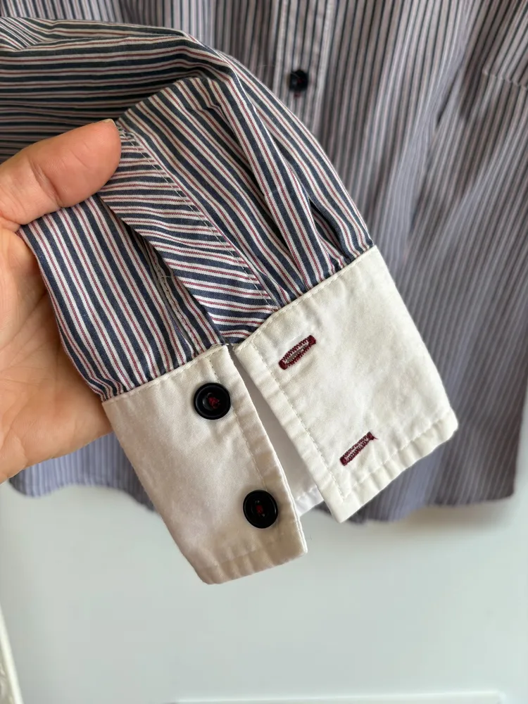 Camisa listrada azul e branco