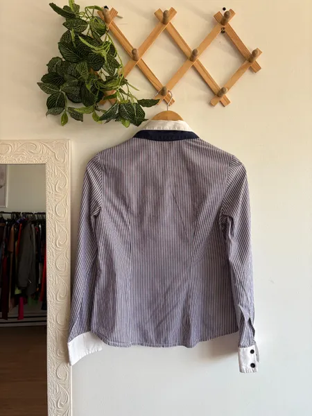 Camisa listrada azul e branco