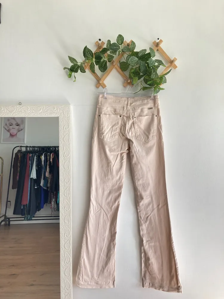 Calça offwhite Le Lis Blanc