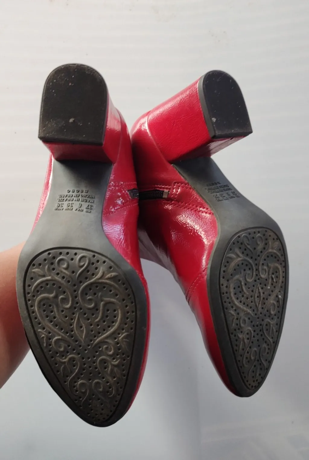 Bota Dakota Vermelho Verniz