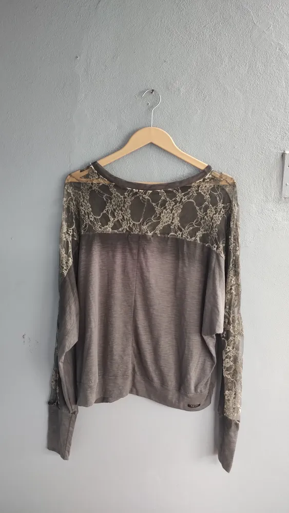 Blusa com renda Ecquus
