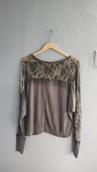 Blusa com renda Ecquus