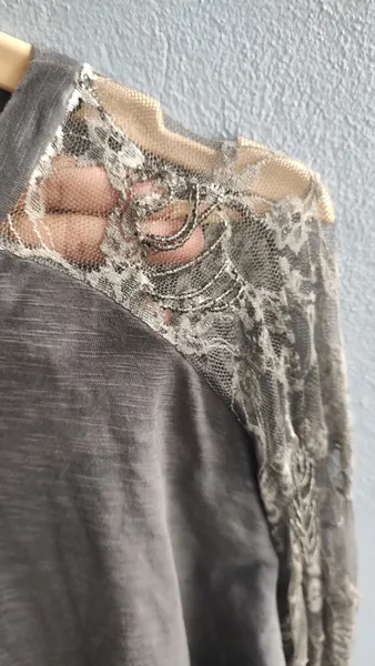 Blusa com renda Ecquus