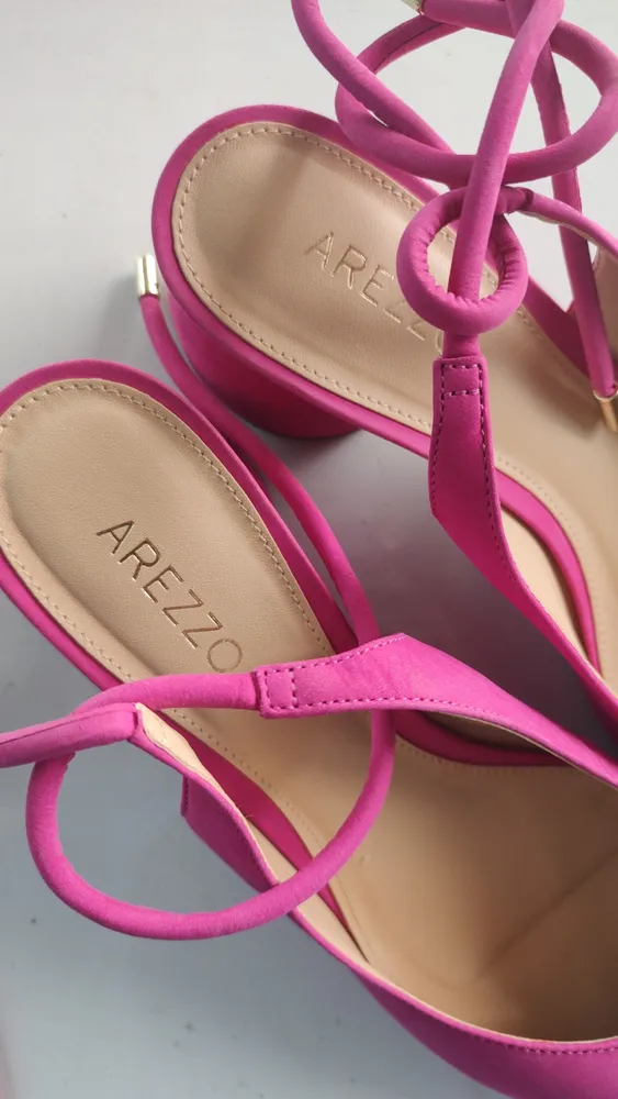 Sandália Arezzo nobuck rosa