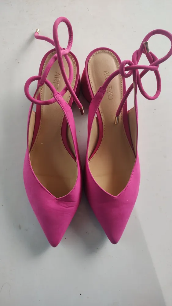 Sandália Arezzo nobuck rosa