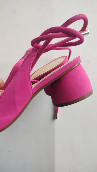Sandália Arezzo nobuck rosa