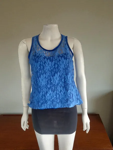 Regata azul renda com forro frontal