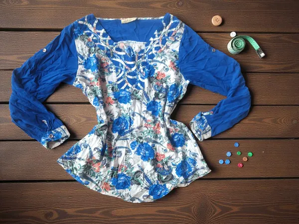 Blusa azul Bic manga longa estampada Jizan