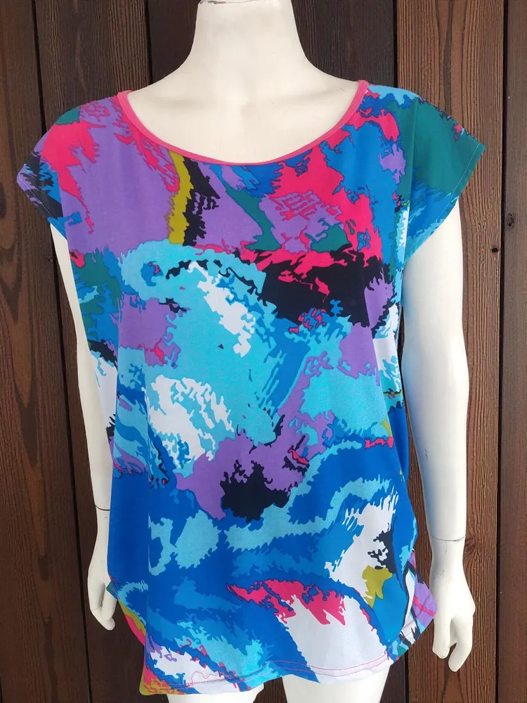Blusa estampa abstrata azul liganeth