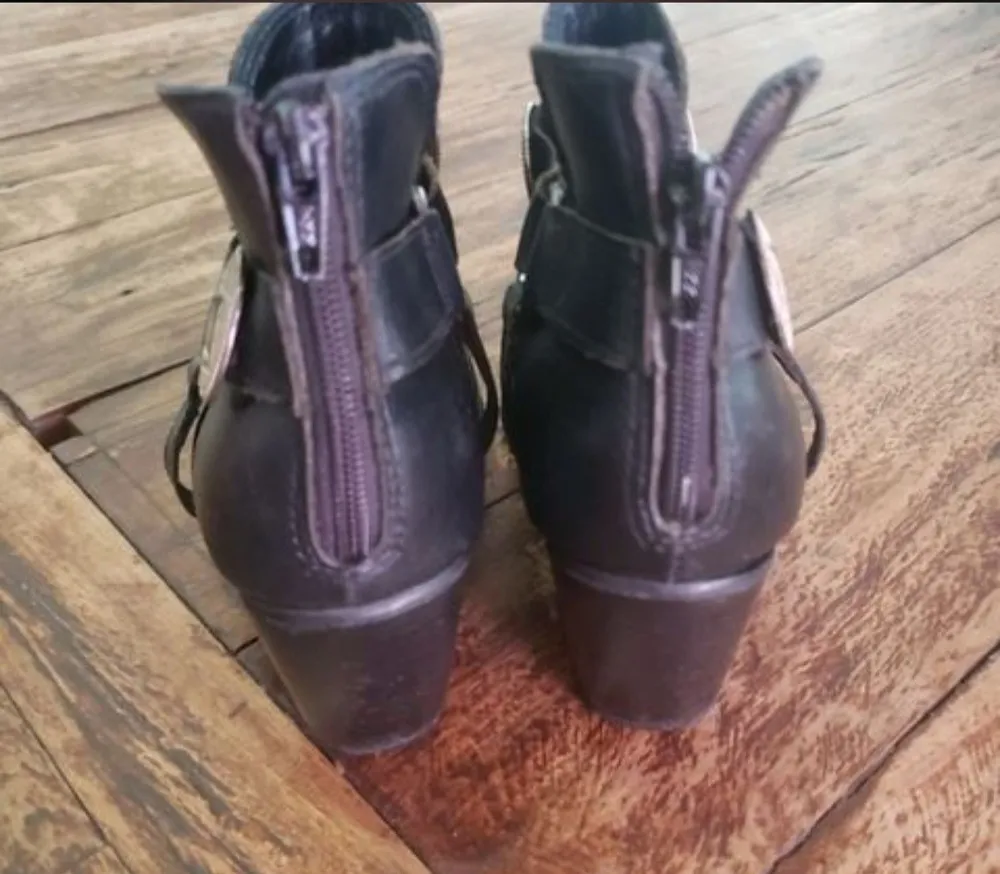 Bota couro Botero 36
