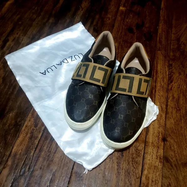 tênis slip on  37