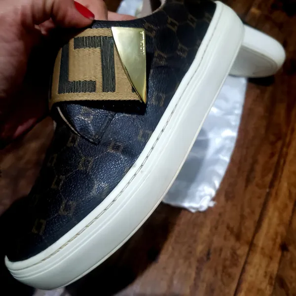 tênis slip on  37
