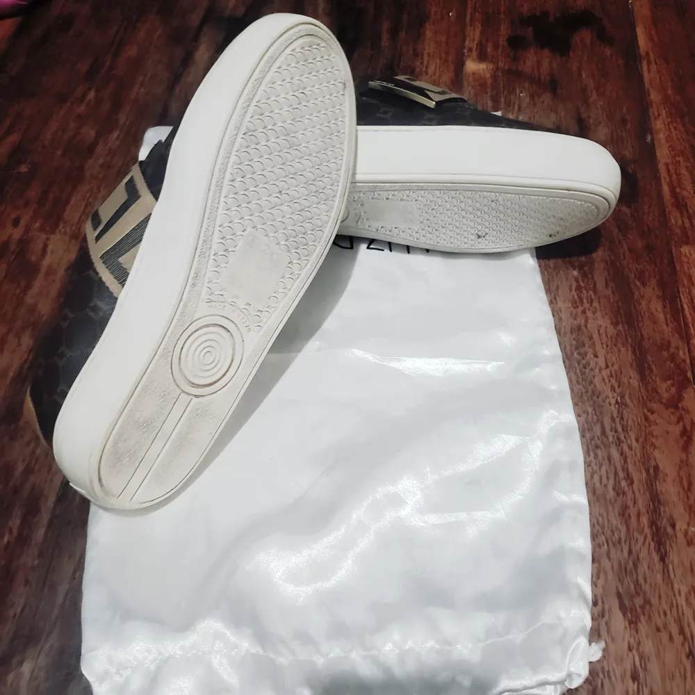 tênis slip on  37