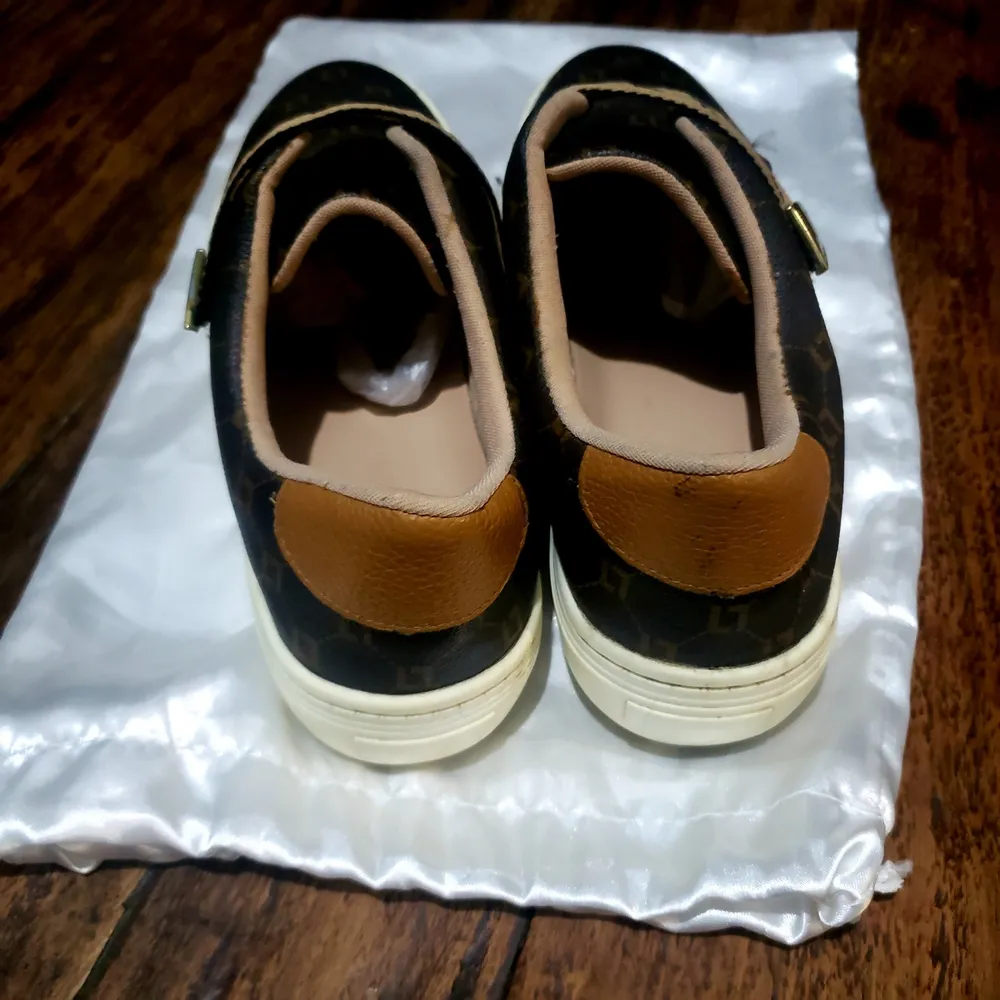 tênis slip on  37