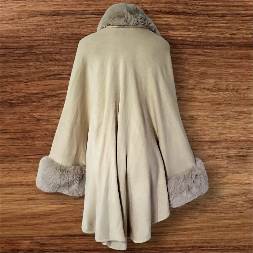 poncho le lis blanc novo