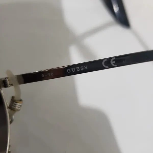óculos aviador Guess