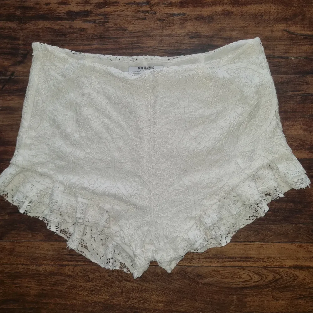 shorts em renda zara 38