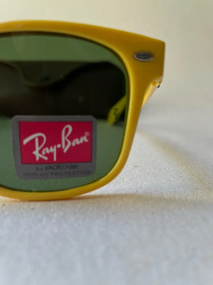 oculos rayban wayfarer amarelo